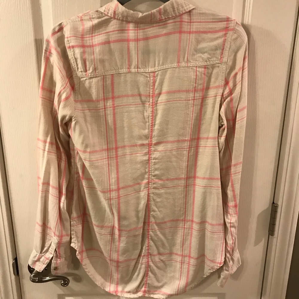 Maurice’s button down top - Picture 4 of 5
